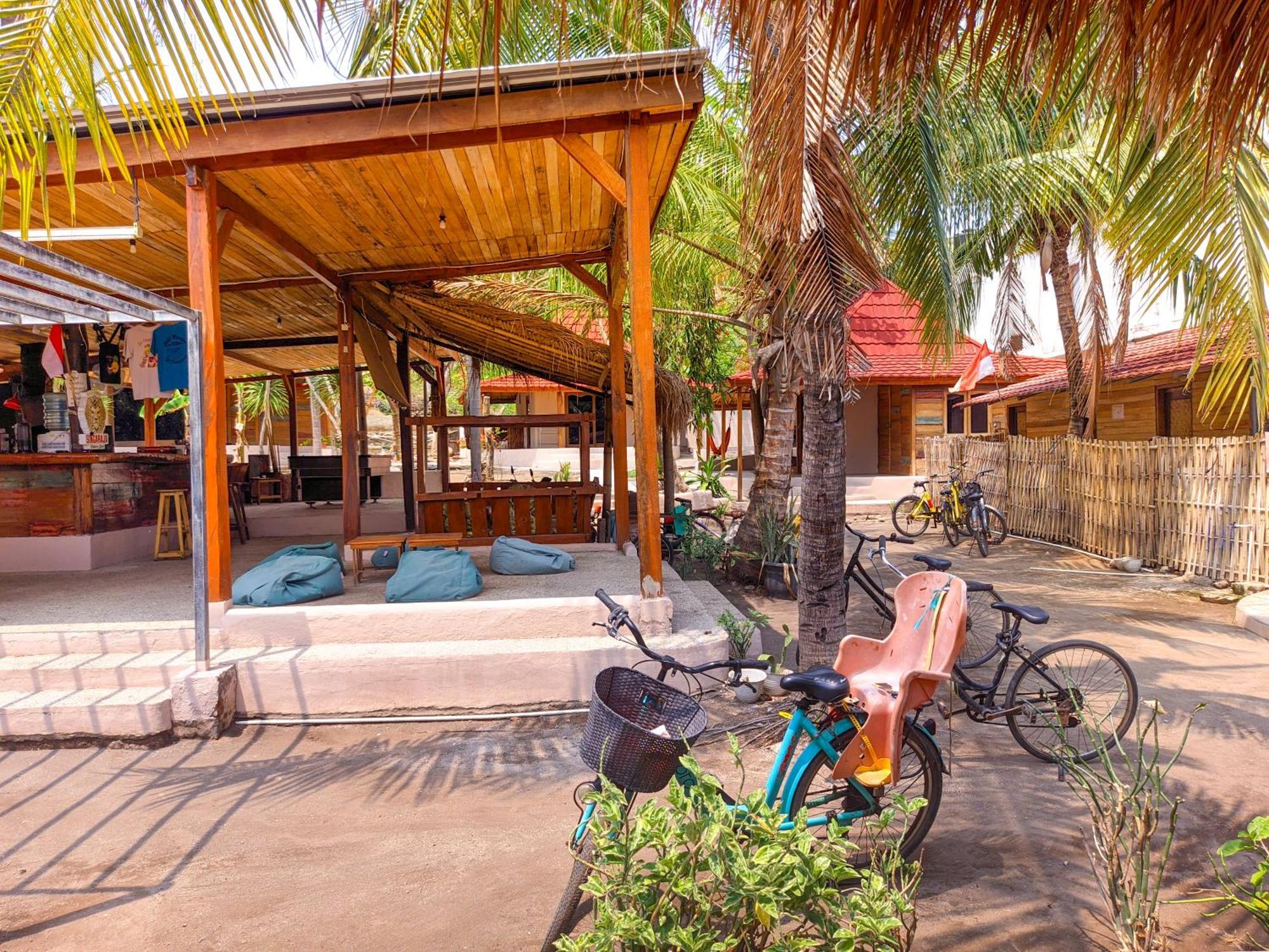 Jati Village, Party Hostel And Bungalows غيلي تراوانغان المظهر الخارجي الصورة