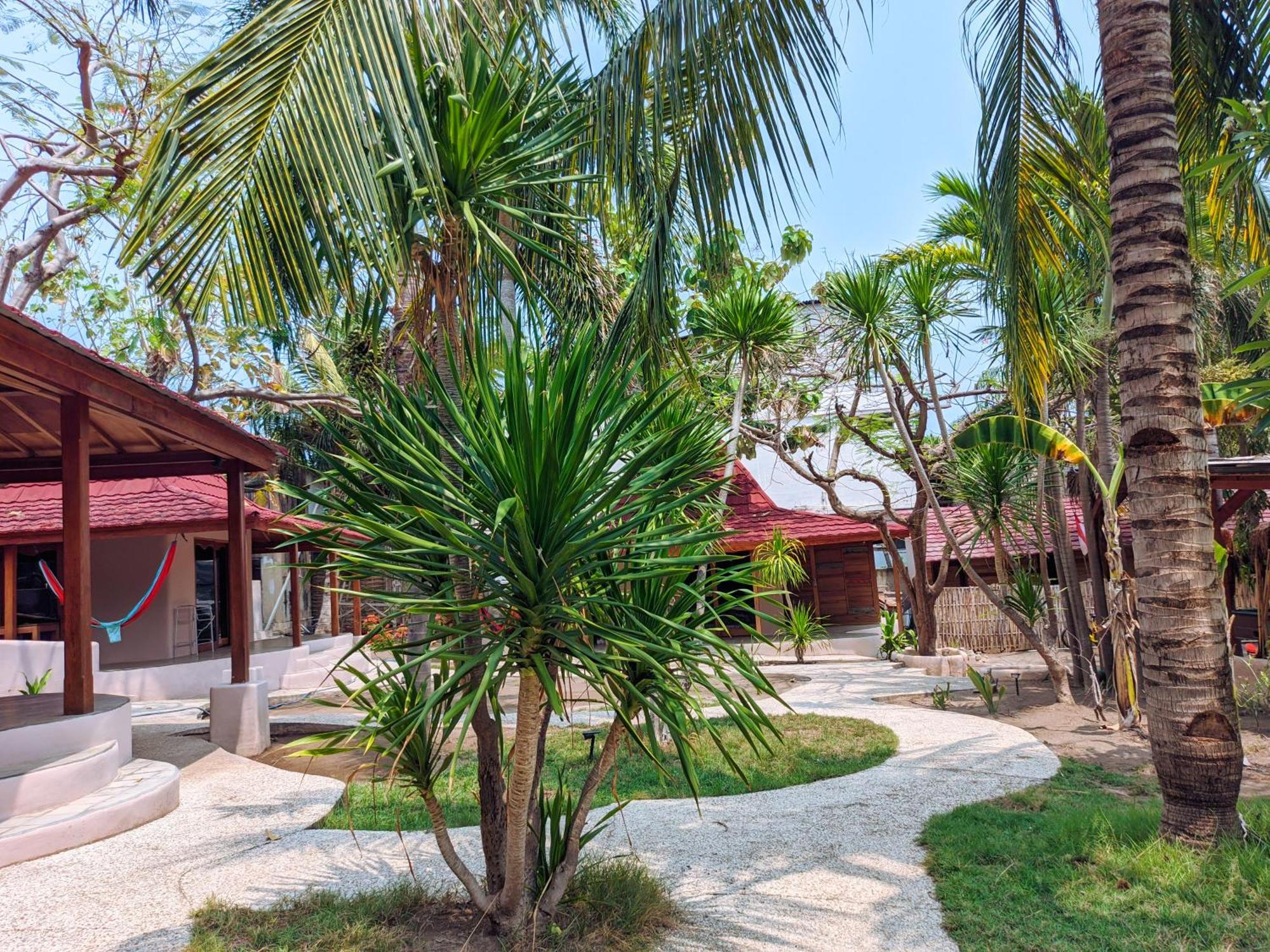 Jati Village, Party Hostel And Bungalows غيلي تراوانغان المظهر الخارجي الصورة