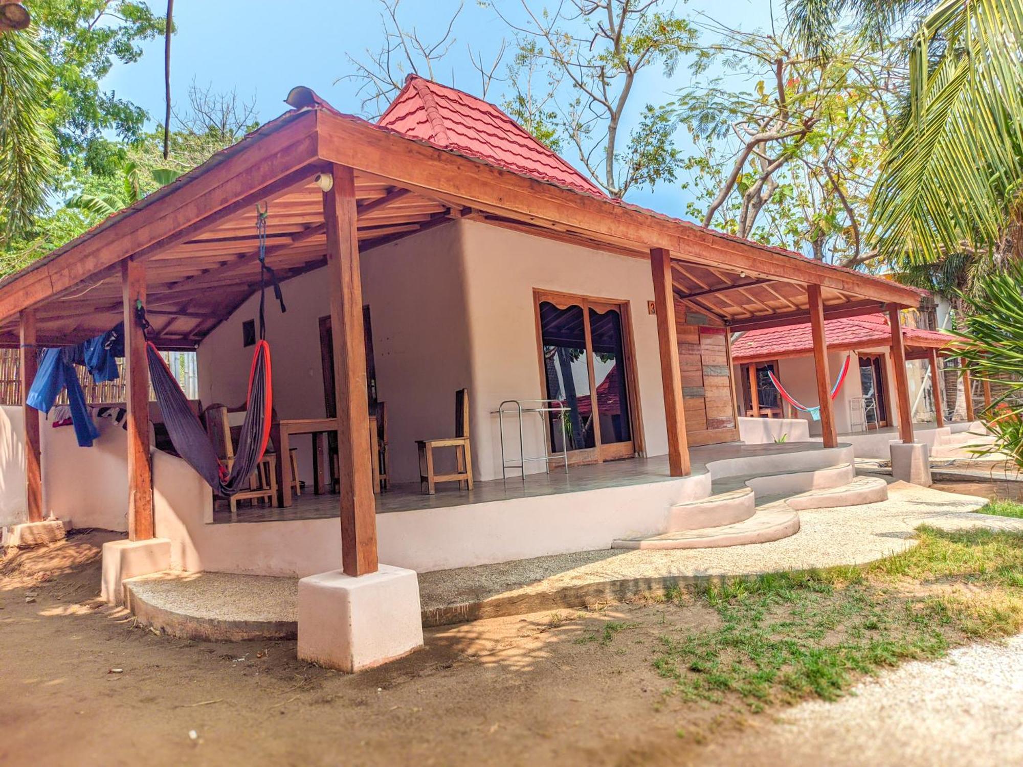 Jati Village, Party Hostel And Bungalows غيلي تراوانغان المظهر الخارجي الصورة