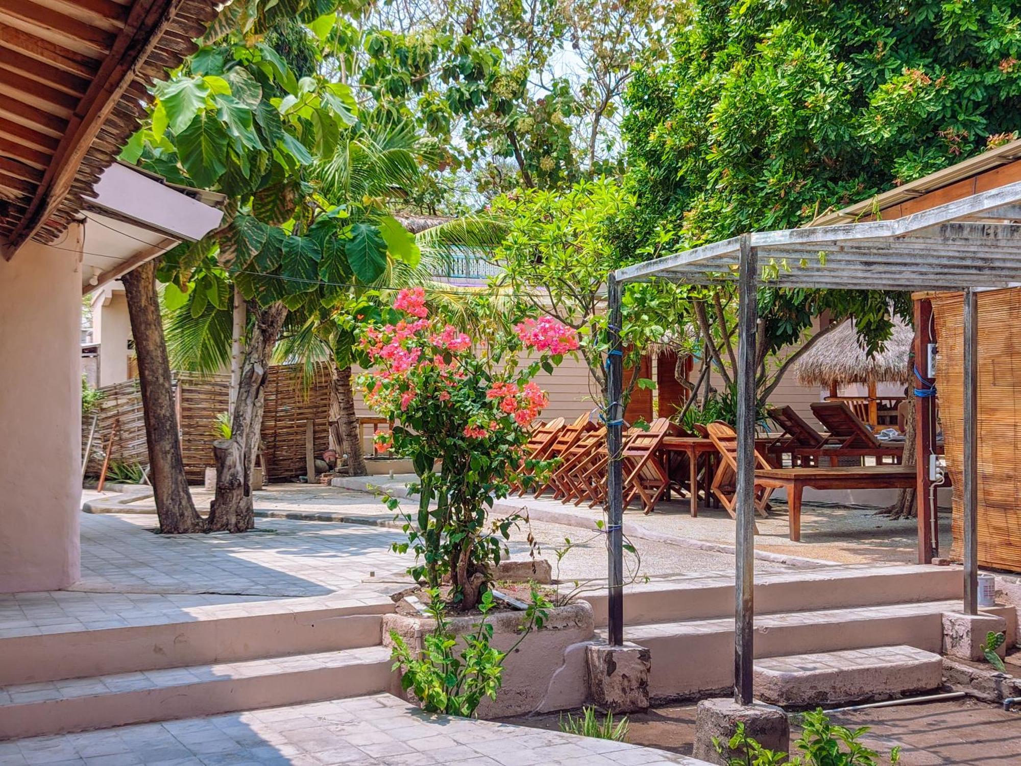 Jati Village, Party Hostel And Bungalows غيلي تراوانغان المظهر الخارجي الصورة