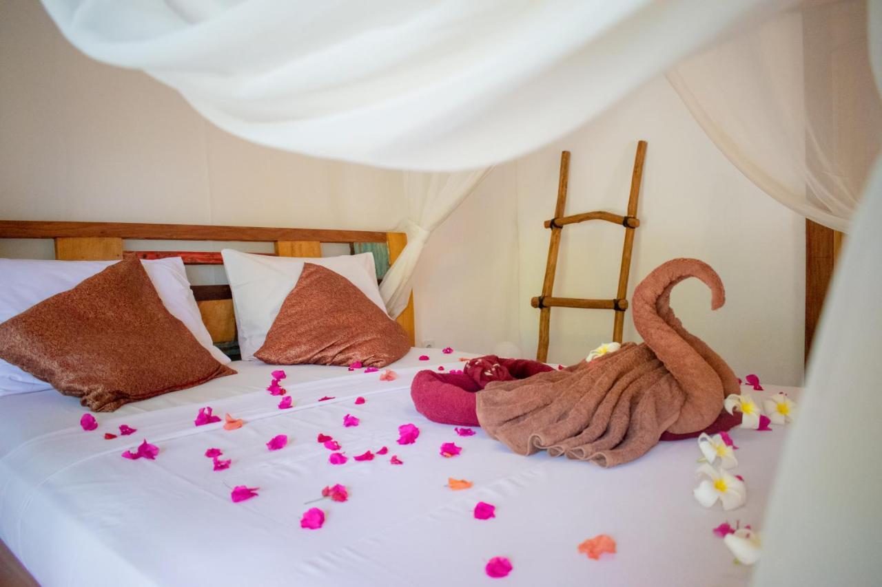 Jati Village, Party Hostel And Bungalows غيلي تراوانغان المظهر الخارجي الصورة