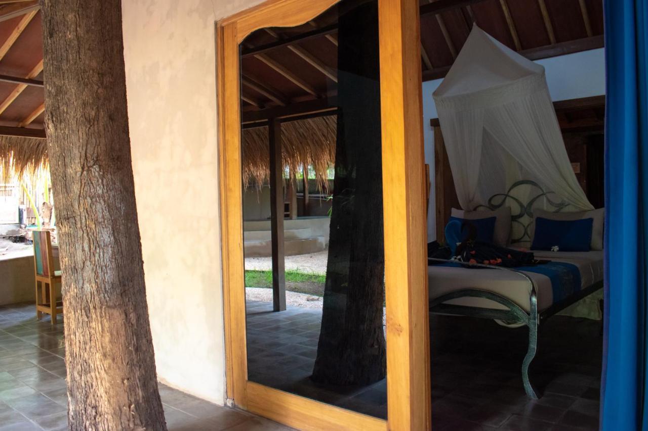 Jati Village, Party Hostel And Bungalows غيلي تراوانغان المظهر الخارجي الصورة